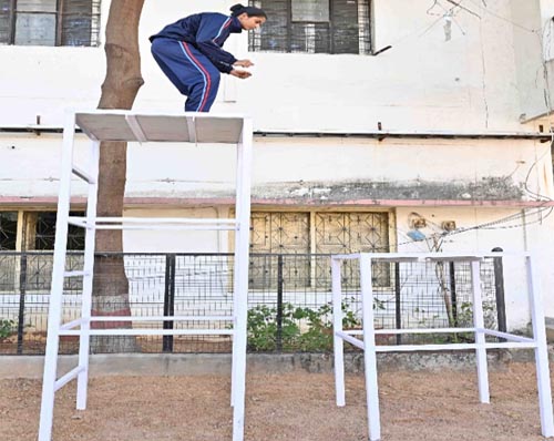 INDIVIDUAL OBSTACLES