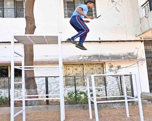 INDIVIDUAL OBSTACLES